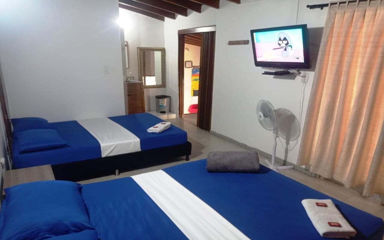 Yellow House Hostel Medellín Eksteriør billede