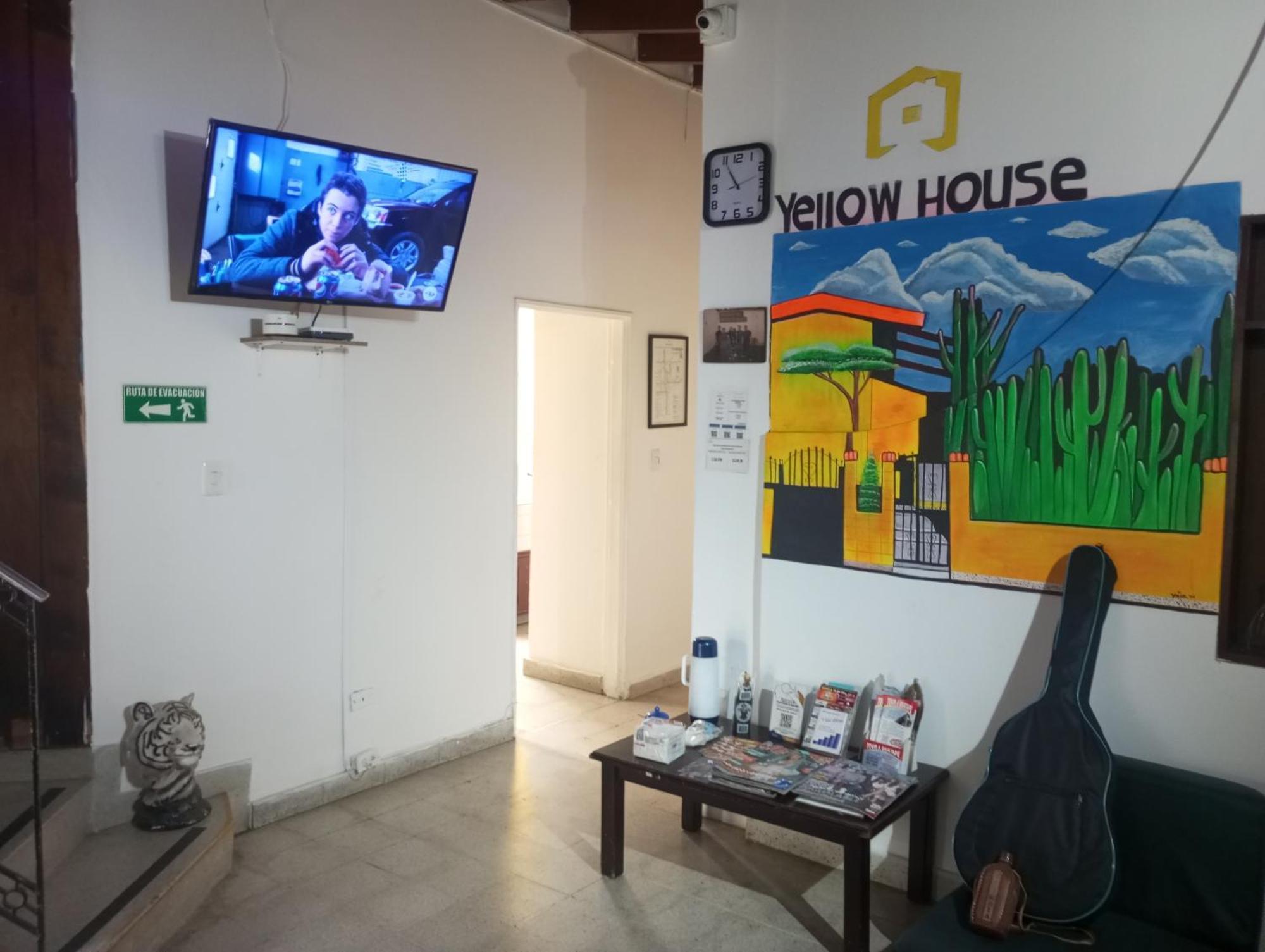 Yellow House Hostel Medellín Eksteriør billede