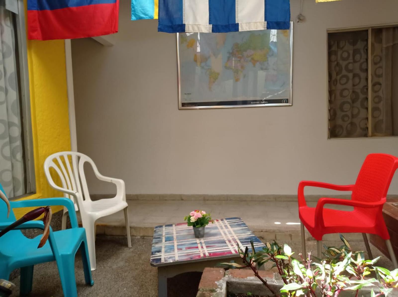 Yellow House Hostel Medellín Eksteriør billede