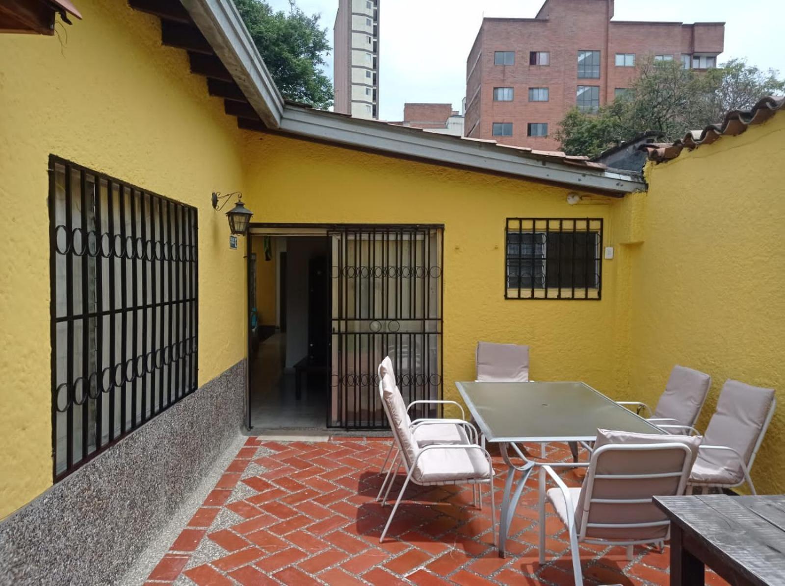 Yellow House Hostel Medellín Eksteriør billede