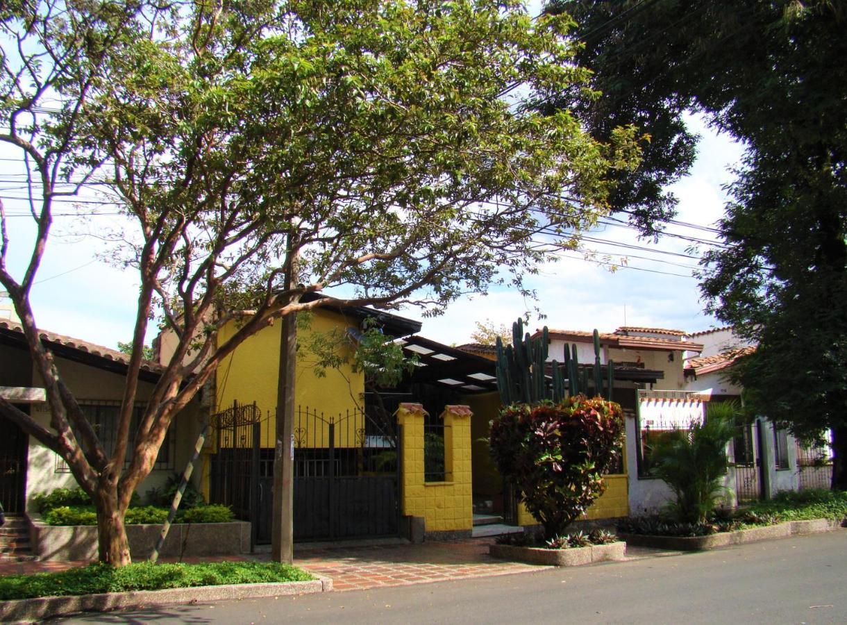 Yellow House Hostel Medellín Eksteriør billede